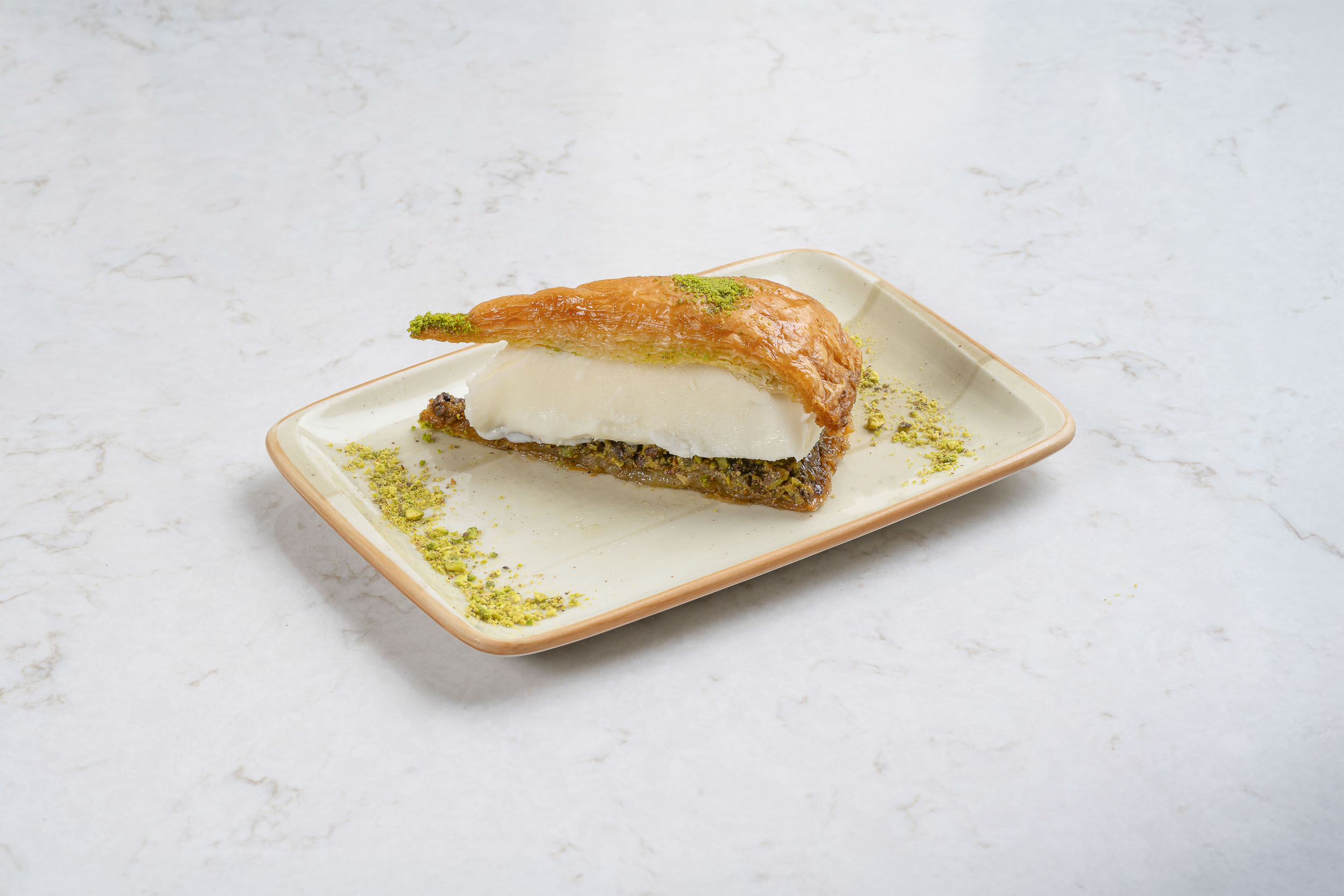 carrot slice pistachio with ice cream