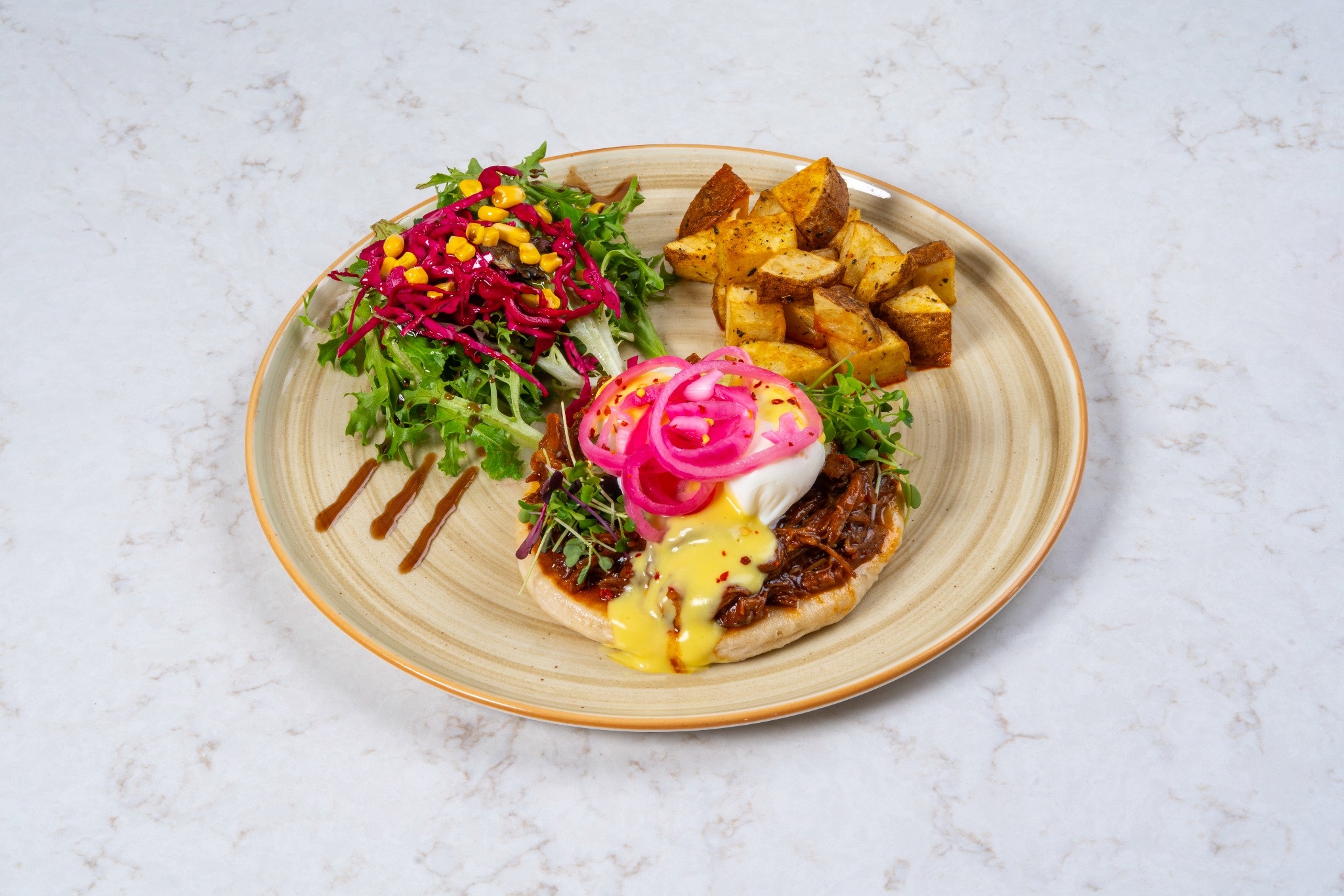 ⁠pulled lamb benedict